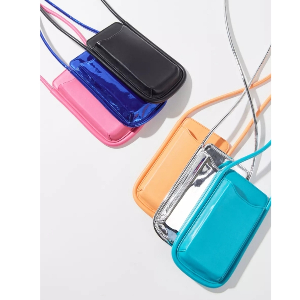 Urban Outfitters UO Lexi Crossbody Phone Sling - Picture 5 of 5